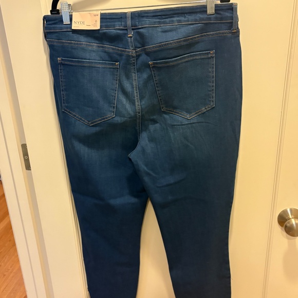 NYDJ Ami Skinny w hem detail - Picture 3 of 6